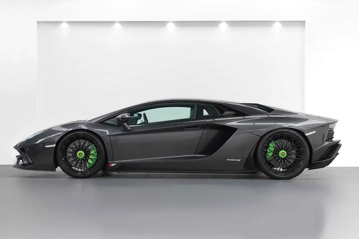 LAMBORGHINI Aventador S Coupe 2018 - photo 2 - Import Émirats | International Cars