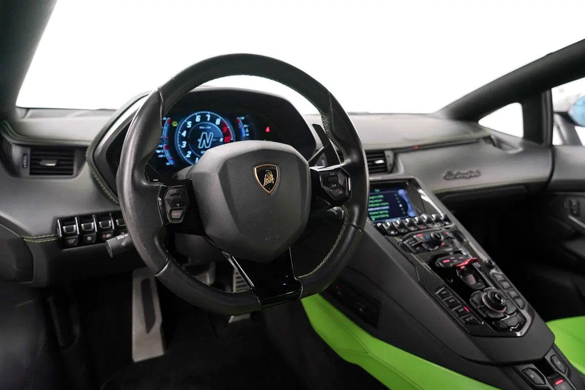 LAMBORGHINI Aventador S Coupe 2018 - photo 8 - Import Émirats | International Cars