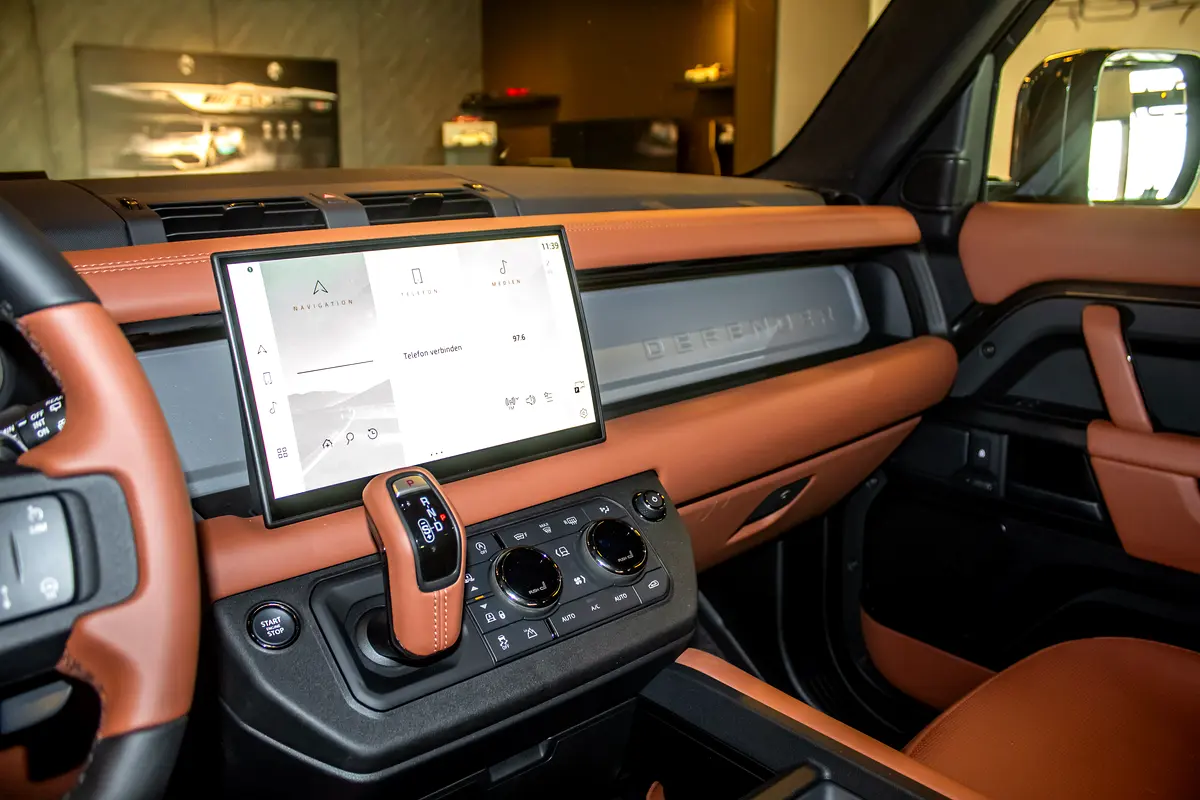 LAND ROVER Defender 110 Octa 2025 - photo 10 - Import Émirats | International Cars