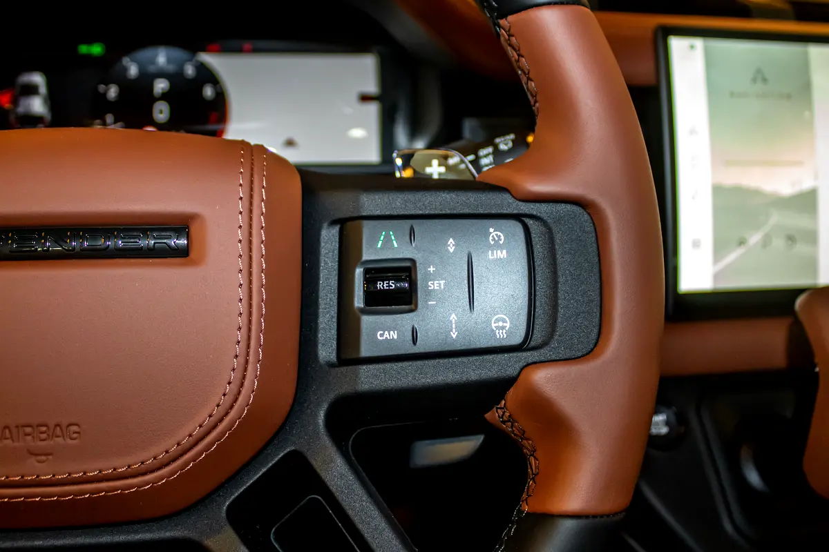 LAND ROVER Defender 110 Octa 2025 - photo 8 - Import Émirats | International Cars