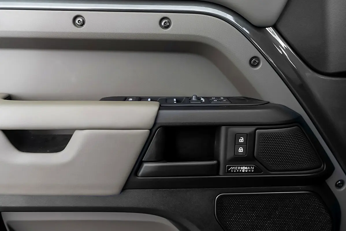 LAND ROVER Defender Octa (P635) 2025 - photo 11 - Import Émirats | International Cars