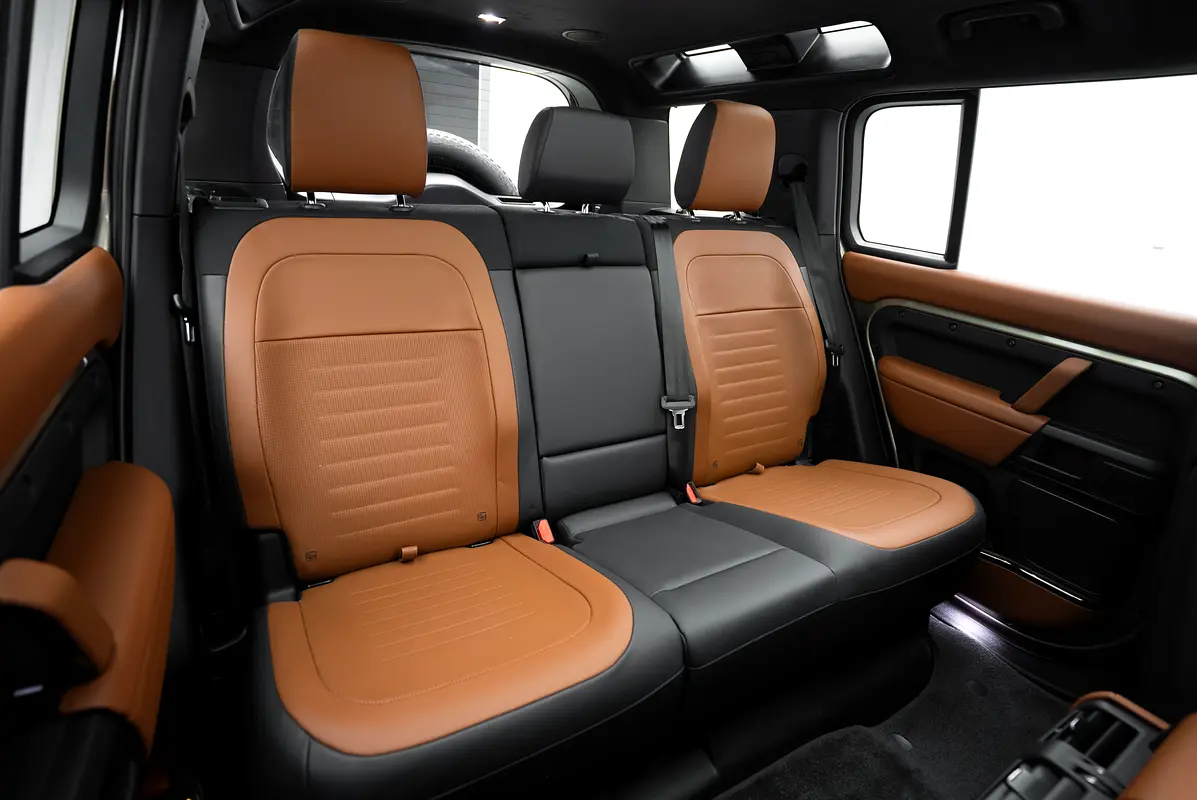 LAND ROVER Defender 110 Octa 2025 - photo 10 - Import Émirats | International Cars