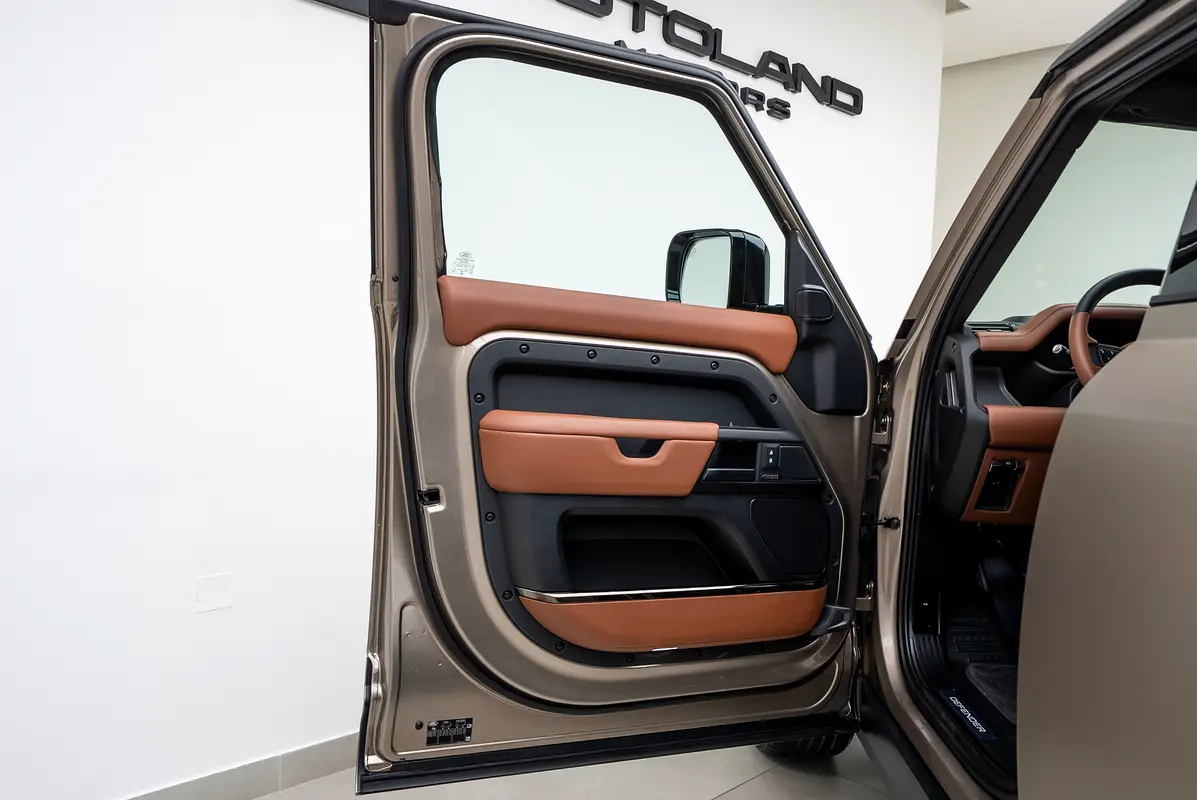 LAND ROVER Defender 110 Octa 2025 - photo 7 - Import Émirats | International Cars