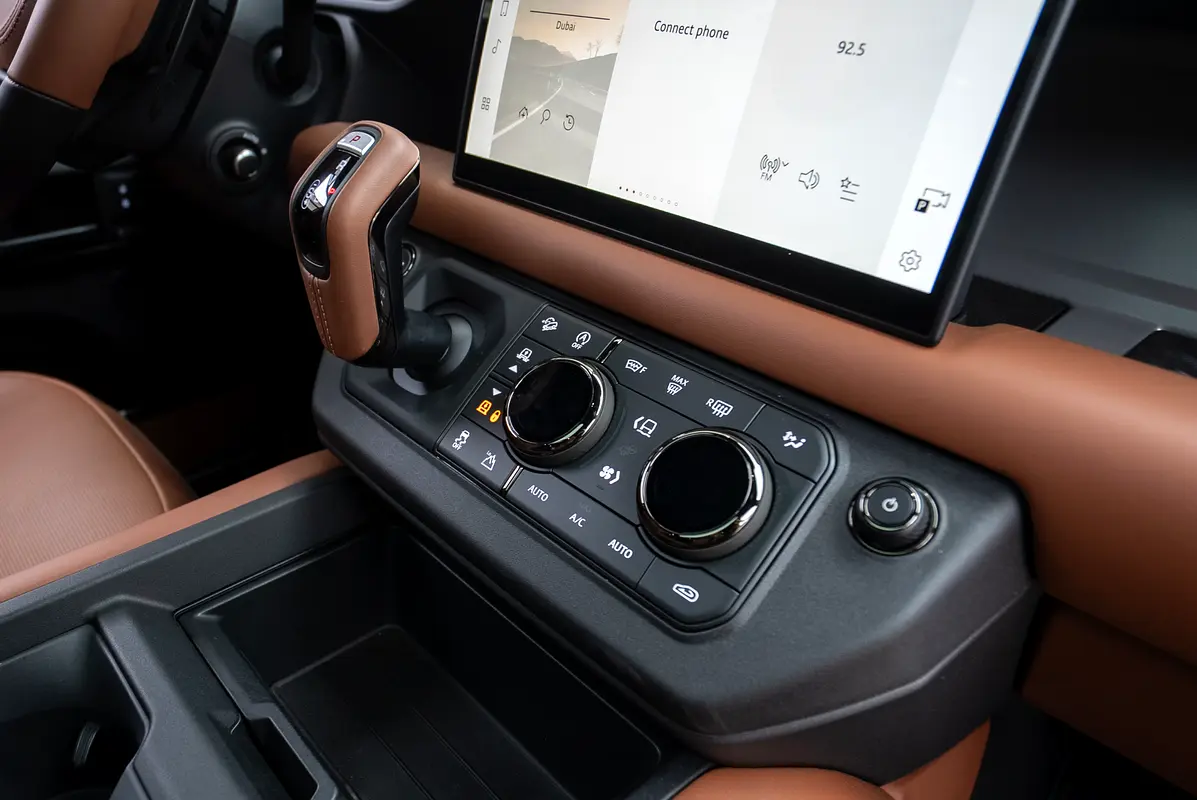 LAND ROVER Defender 110 Octa 2025 - photo 9 - Import Émirats | International Cars