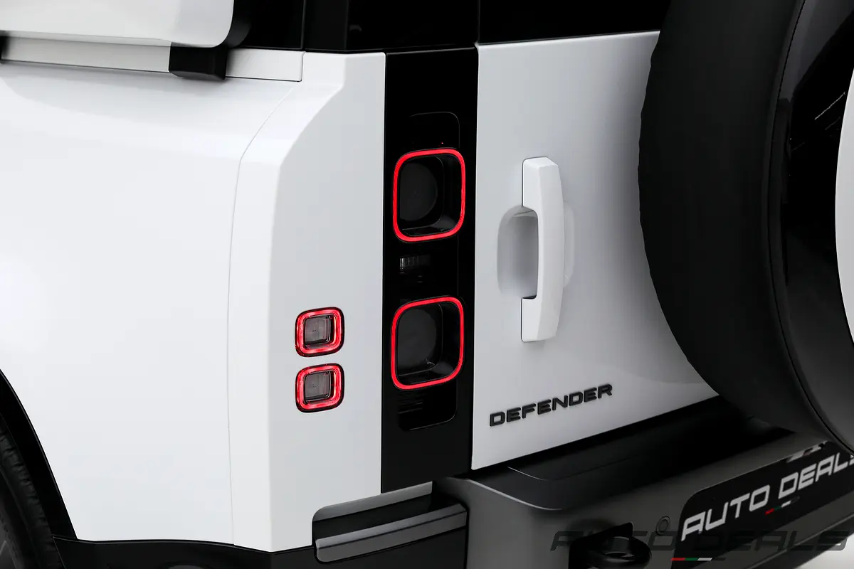 LAND ROVER Defender 110 2025 - photo 11 - Import Émirats | International Cars