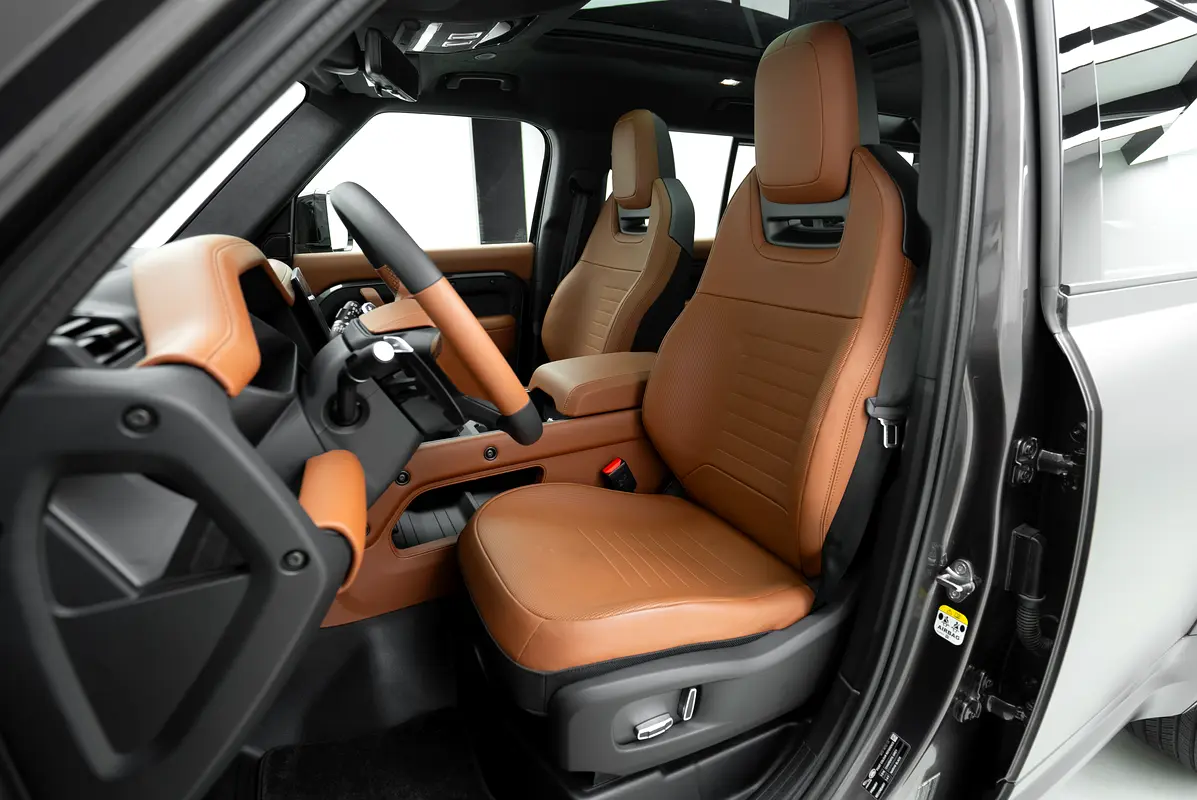 LAND ROVER Defender 110 Octa 2025 - photo 10 - Import Émirats | International Cars