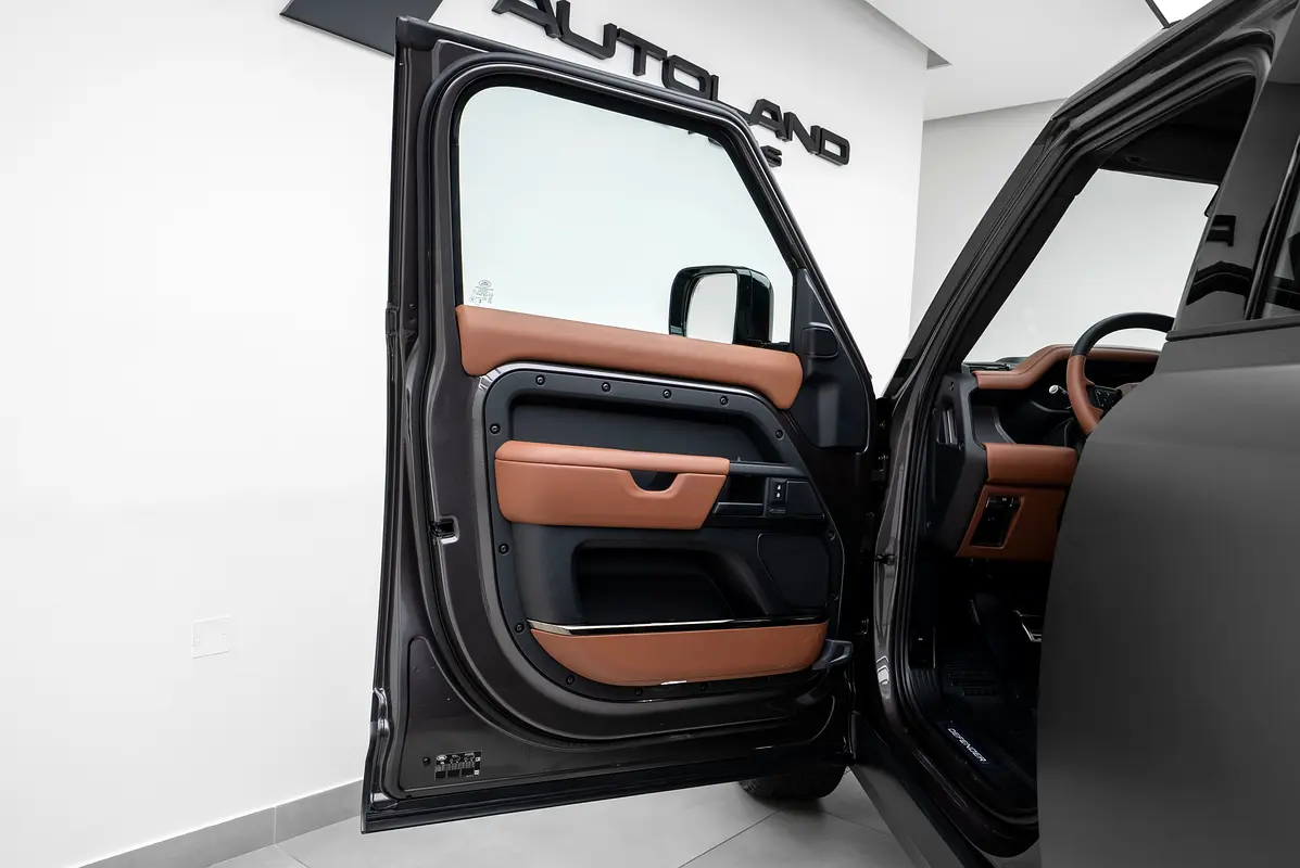 LAND ROVER Defender 110 Octa 2025 - photo 7 - Import Émirats | International Cars