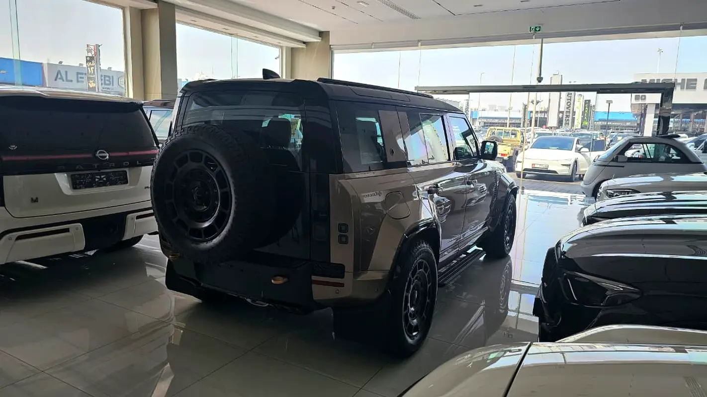 LAND ROVER Defender 110 Octa 2026 - photo 11 - Import Émirats | International Cars