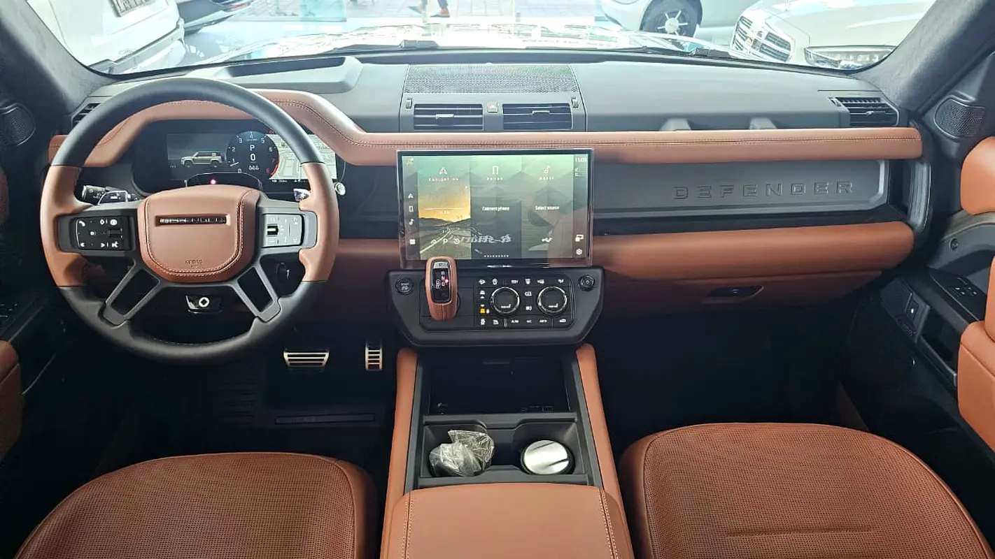 LAND ROVER Defender 110 Octa 2026 - photo 2 - Import Émirats | International Cars