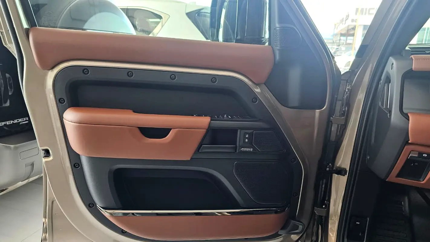 LAND ROVER Defender 110 Octa 2026 - photo 6 - Import Émirats | International Cars