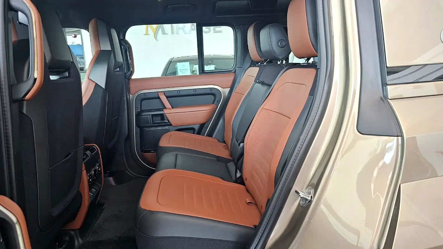 LAND ROVER Defender 110 Octa 2026 - photo 8 - Import Émirats | International Cars