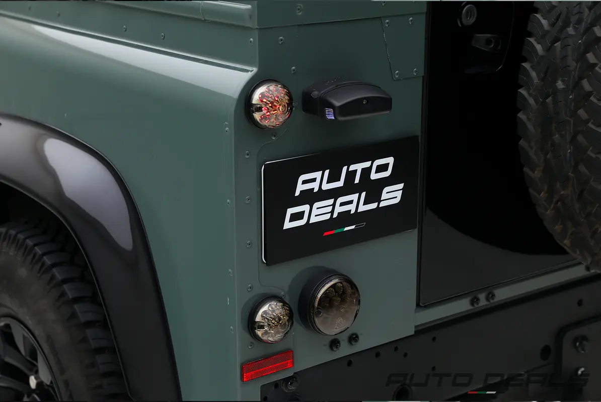 LAND ROVER Defender 90 2016 - photo 11 - Import Émirats | International Cars