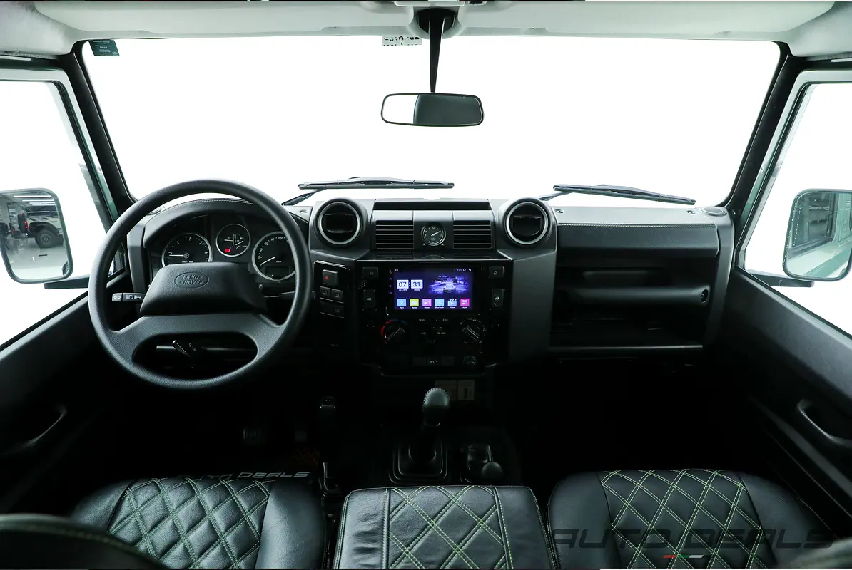 LAND ROVER Defender 90 2016 - photo 12 - Import Émirats | International Cars