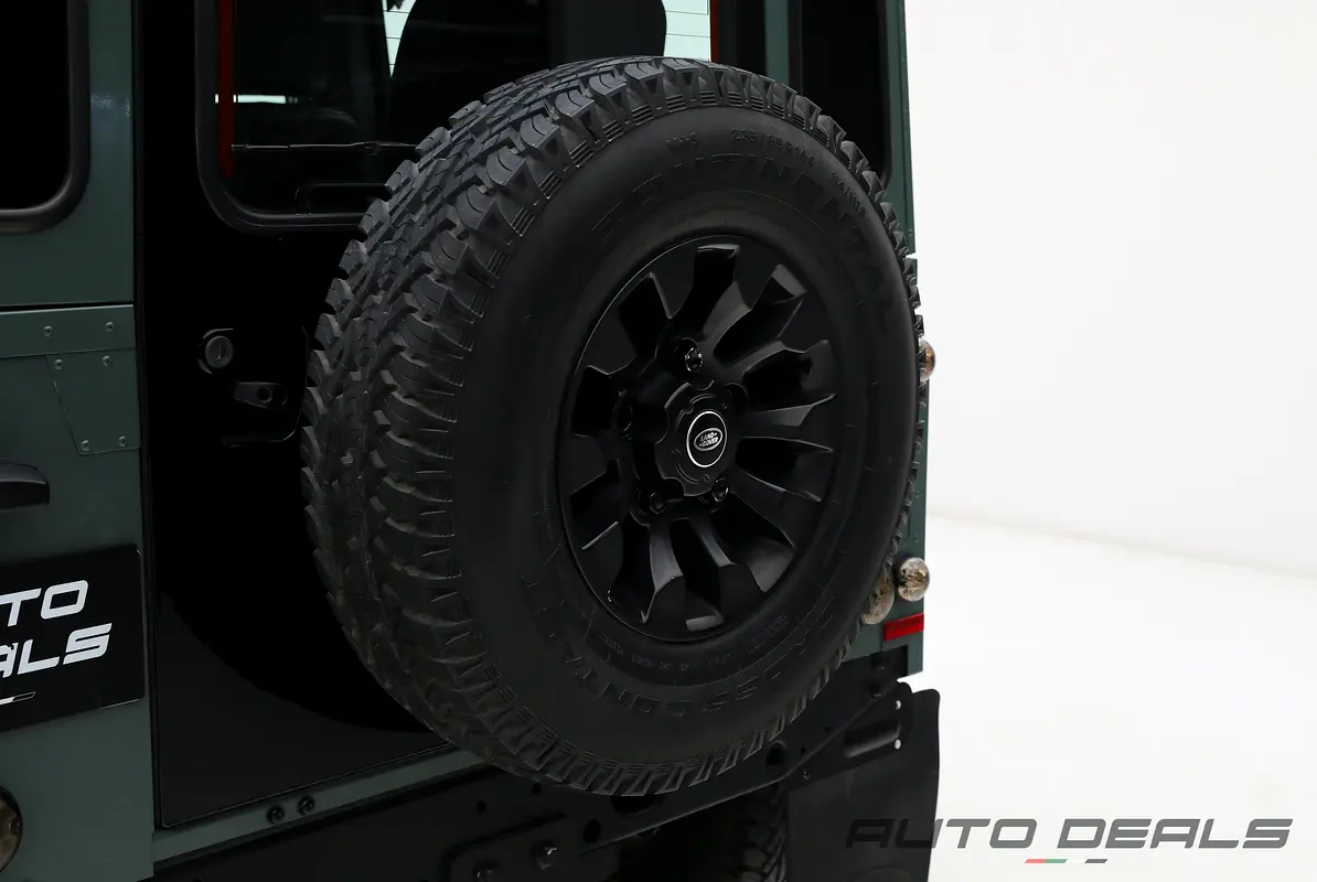 LAND ROVER Defender 90 2016 - photo 8 - Import Émirats | International Cars