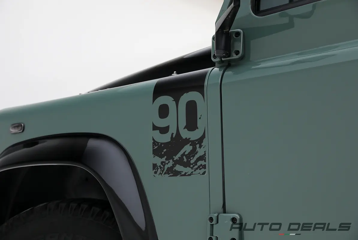 LAND ROVER Defender 90 2016 - photo 9 - Import Émirats | International Cars