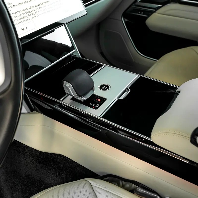 LAND ROVER Range Rover HSE 2025 - photo 11 - Import Émirats | International Cars