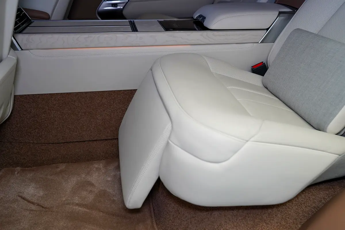 LAND ROVER Range Rover SV Autobiography 2023 - photo 10 - Import Émirats | International Cars