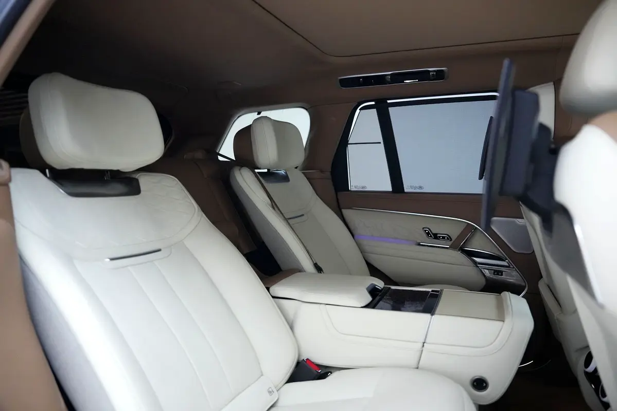 LAND ROVER Range Rover SV Autobiography 2023 - photo 8 - Import Émirats | International Cars