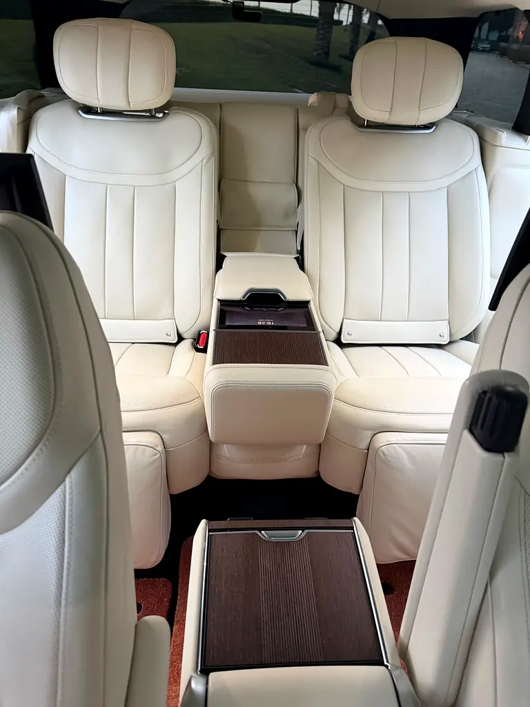 LAND ROVER Range Rover SV P530 LWB 2023 - photo 6 - Import Émirats | International Cars