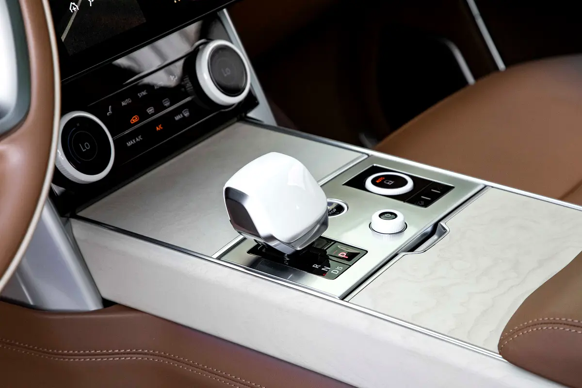 LAND ROVER Range Rover SV 2023 - photo 10 - Import Émirats | International Cars