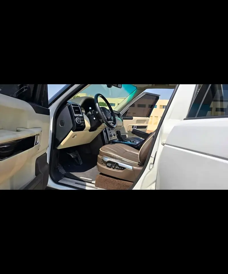 LAND ROVER Range Rover Vogue Supercharged 2011 - photo 9 - Import Émirats | International Cars