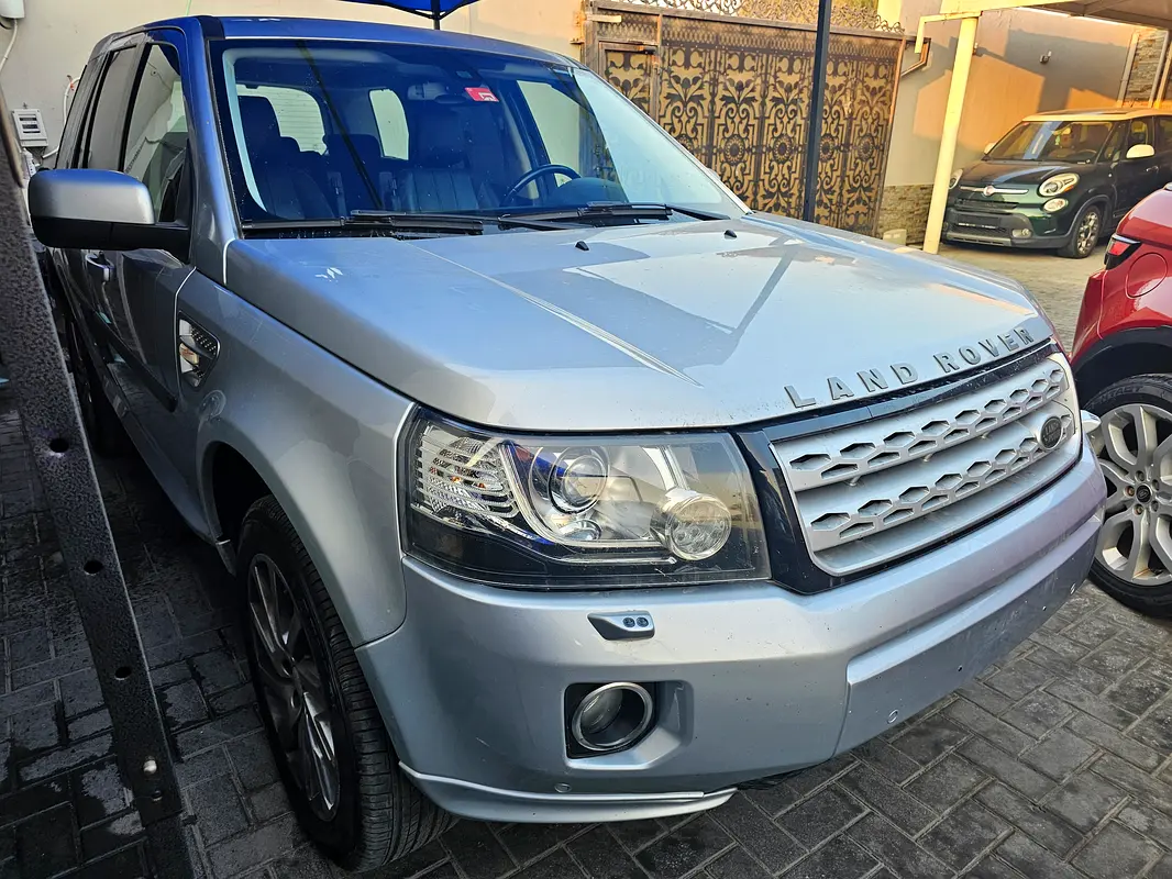 LAND ROVER LR2 HSE Luxury 2015 - photo 2 - Import Émirats | International Cars
