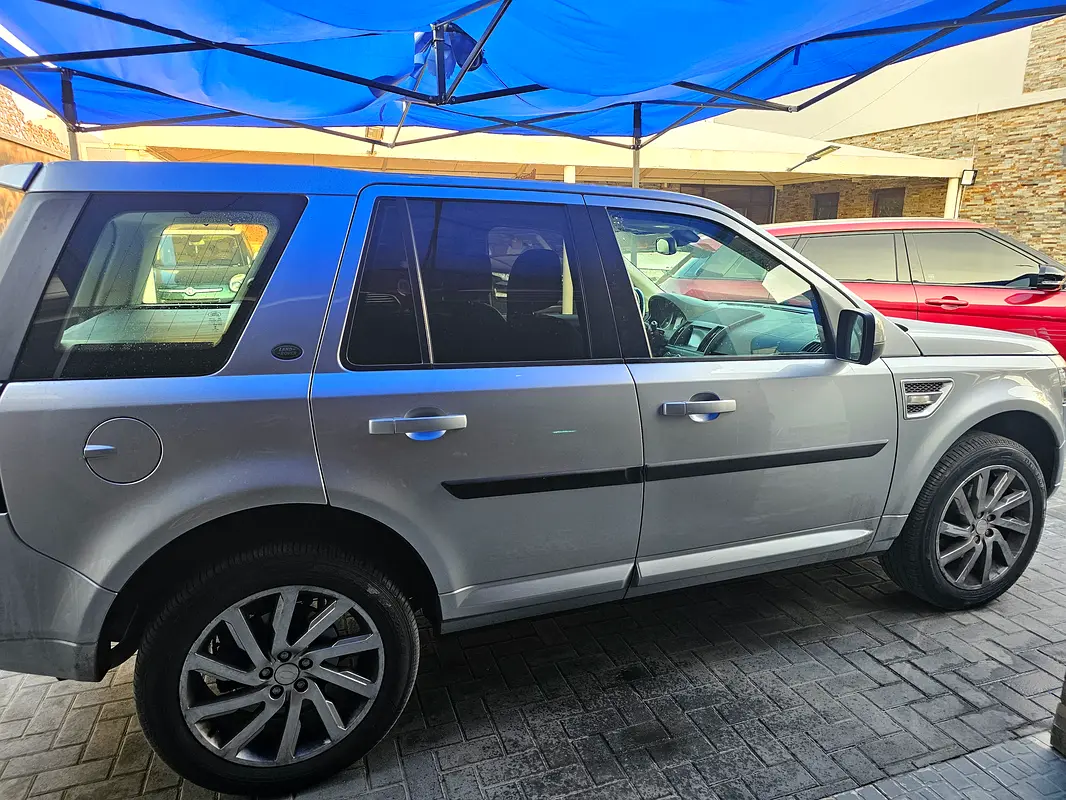 LAND ROVER LR2 HSE Luxury 2015 - photo 5 - Import Émirats | International Cars