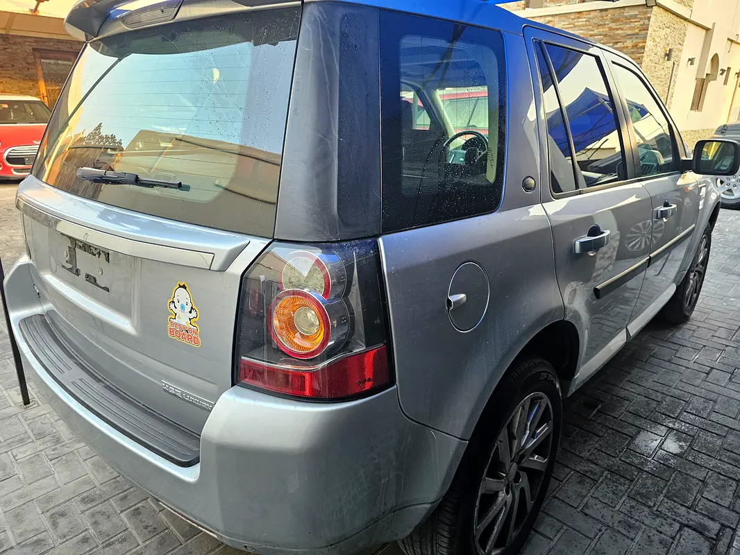 LAND ROVER LR2 HSE Luxury 2015 - photo 6 - Import Émirats | International Cars