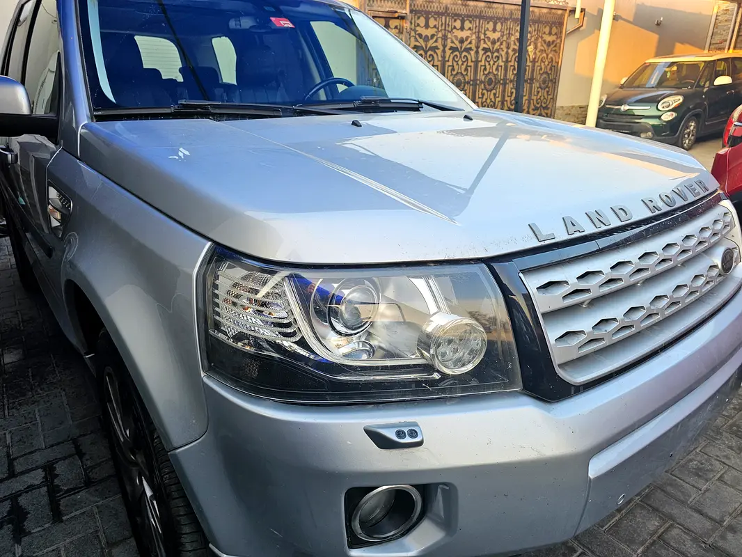 LAND ROVER LR2 HSE Luxury 2015 - photo 7 - Import Émirats | International Cars