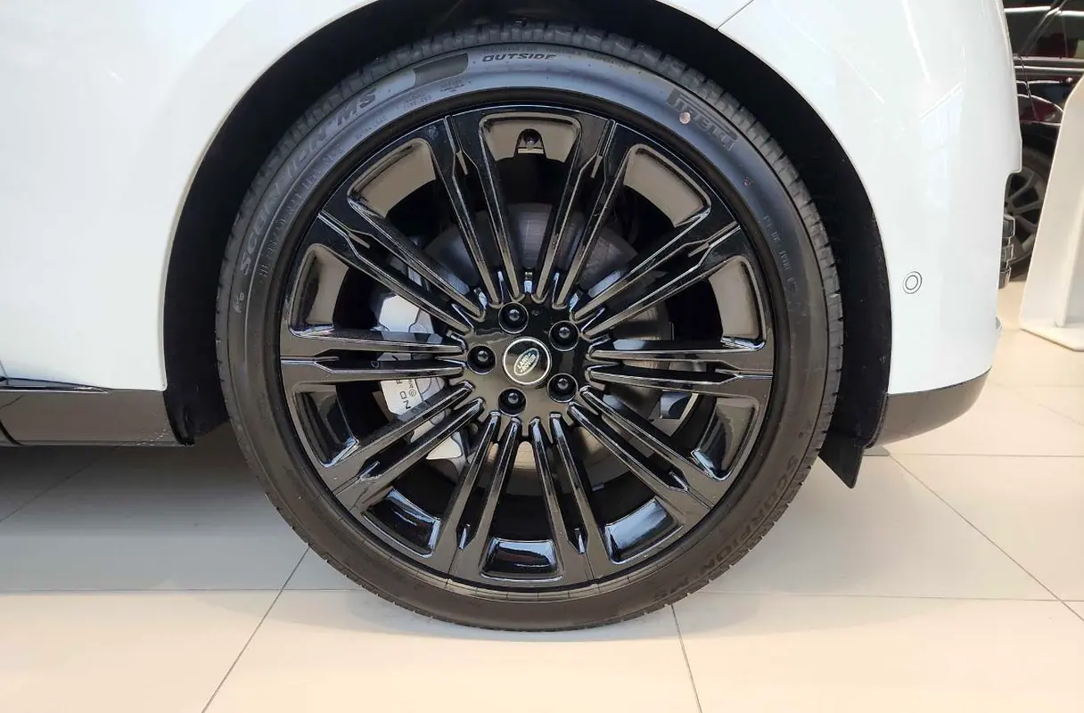 LAND ROVER Range Rover Vogue 2025 - photo 4 - Import Émirats | International Cars