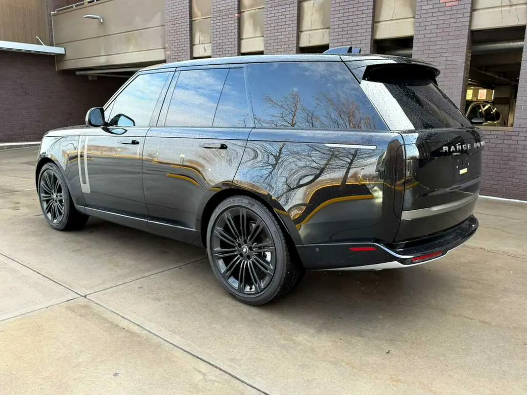 LAND ROVER Range Rover Vogue 2025 - photo 11 - Import Émirats | International Cars