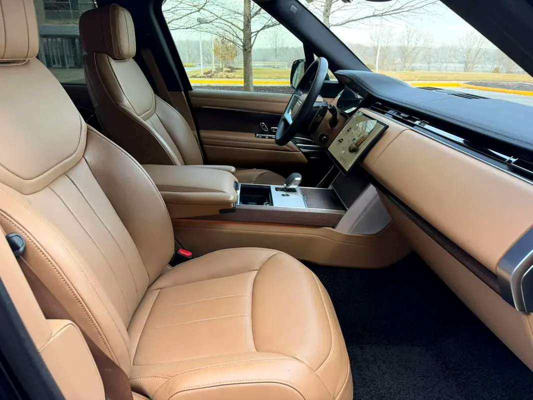 LAND ROVER Range Rover Vogue 2025 - photo 12 - Import Émirats | International Cars