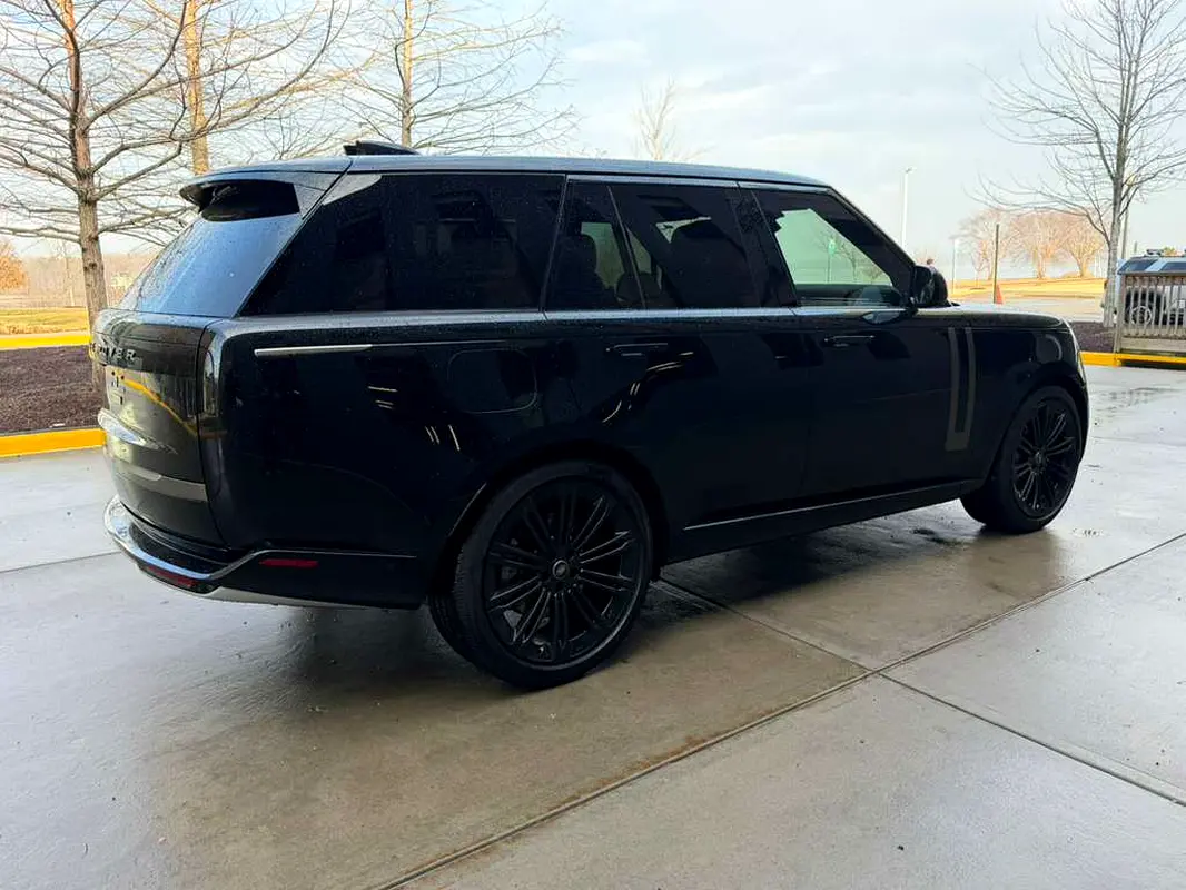LAND ROVER Range Rover Vogue 2025 - photo 2 - Import Émirats | International Cars