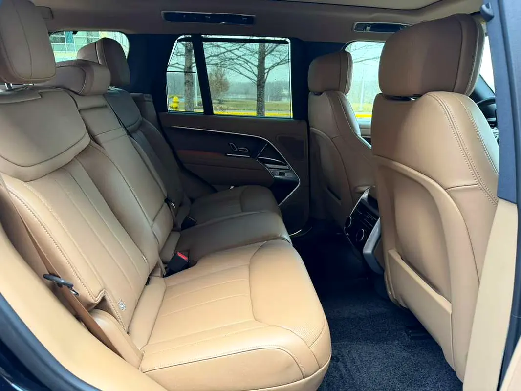 LAND ROVER Range Rover Vogue 2025 - photo 7 - Import Émirats | International Cars