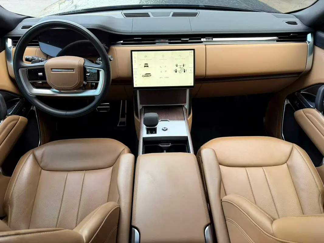 LAND ROVER Range Rover Vogue 2025 - photo 9 - Import Émirats | International Cars