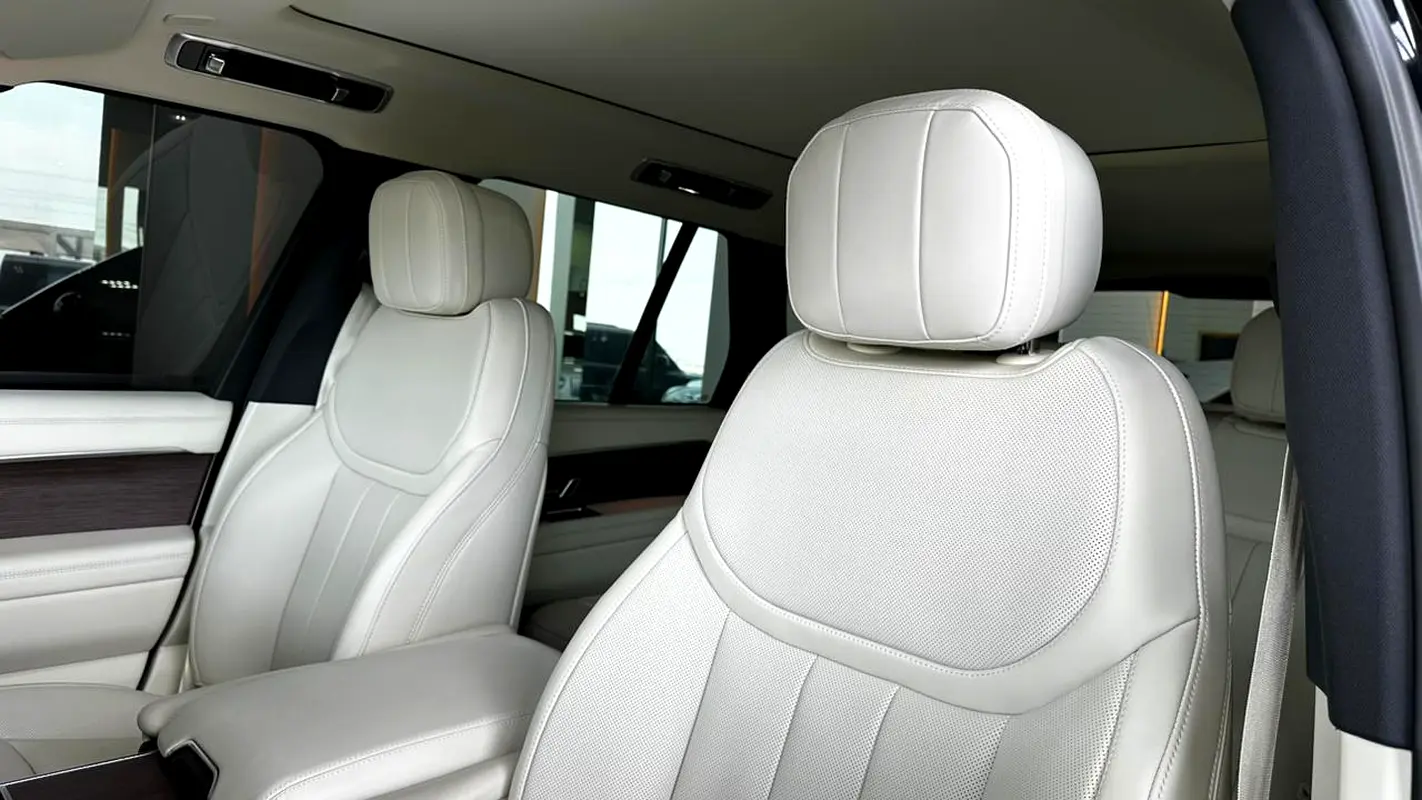 LAND ROVER Range Rover Vogue 2025 - photo 6 - Import Émirats | International Cars