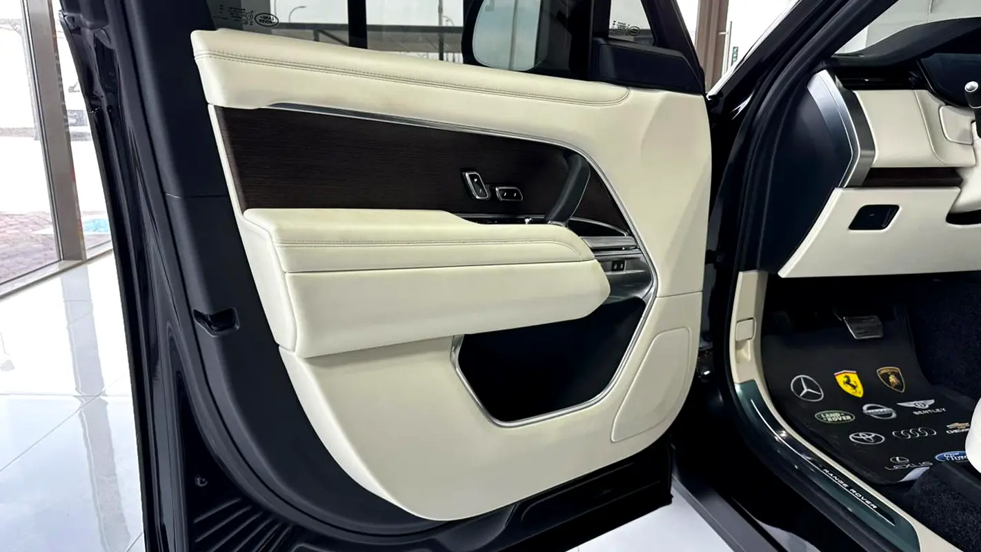LAND ROVER Range Rover Vogue 2025 - photo 8 - Import Émirats | International Cars
