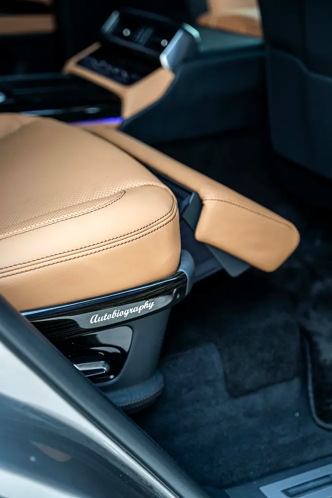 LEXUS LX-Series LX 600 Signature 2025 - photo 11 - Import Émirats | International Cars