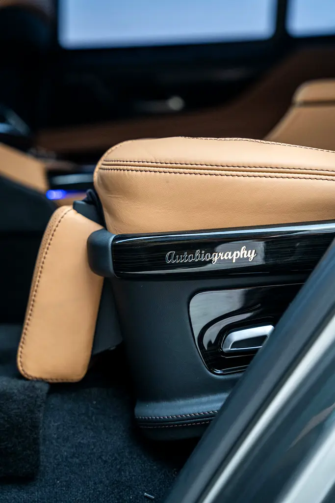 LEXUS LX-Series LX 600 Signature 2025 - photo 8 - Import Émirats | International Cars