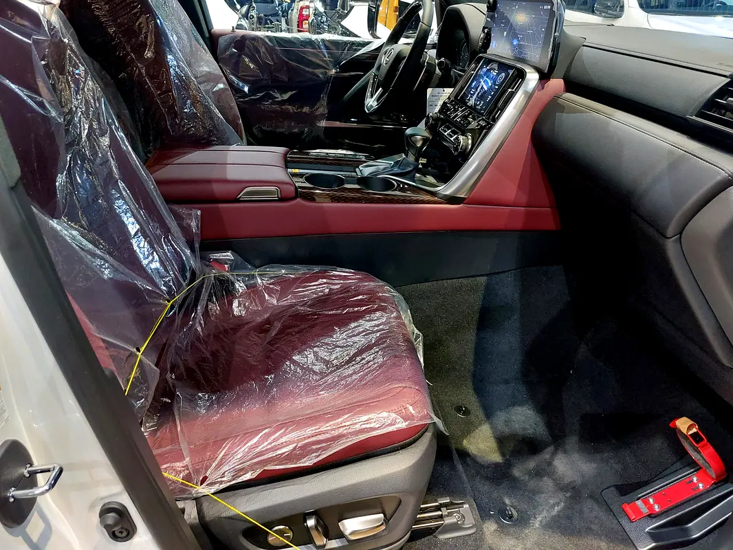 LEXUS LX-Series LX 600 Signature 2026 - photo 11 - Import Émirats | International Cars