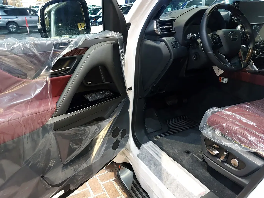 LEXUS LX-Series LX 600 Signature 2026 - photo 8 - Import Émirats | International Cars