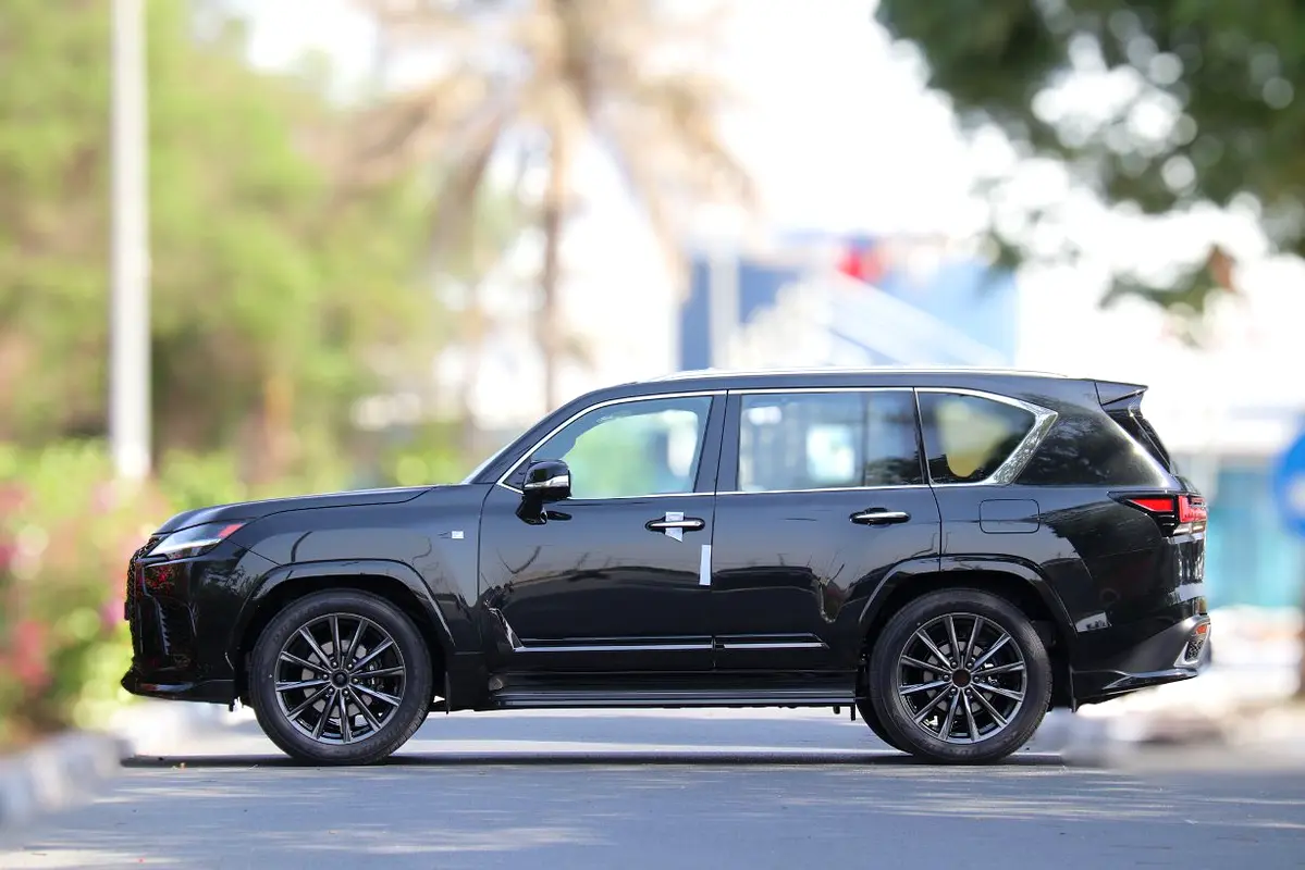 LEXUS LX-Series LX 700h F-Sport 2026 - photo 4 - Import Émirats | International Cars