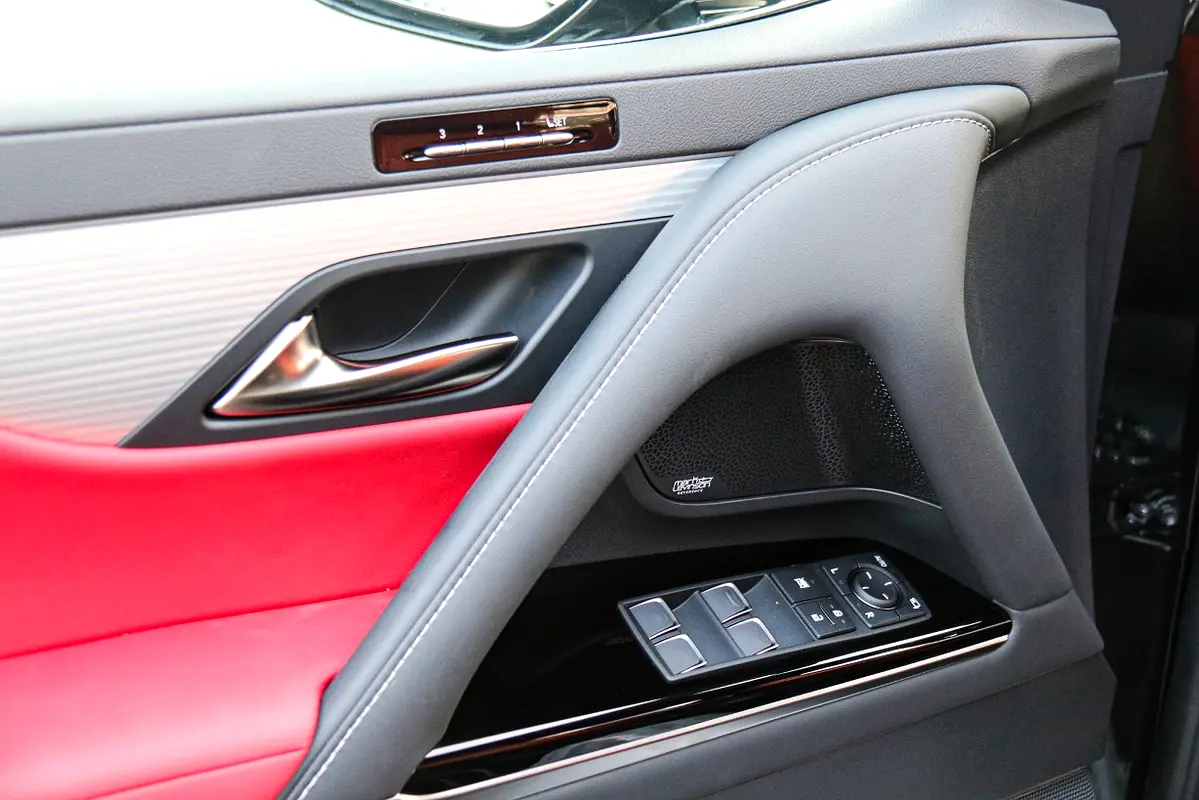 LEXUS LX-Series LX 700h F-Sport 2026 - photo 7 - Import Émirats | International Cars