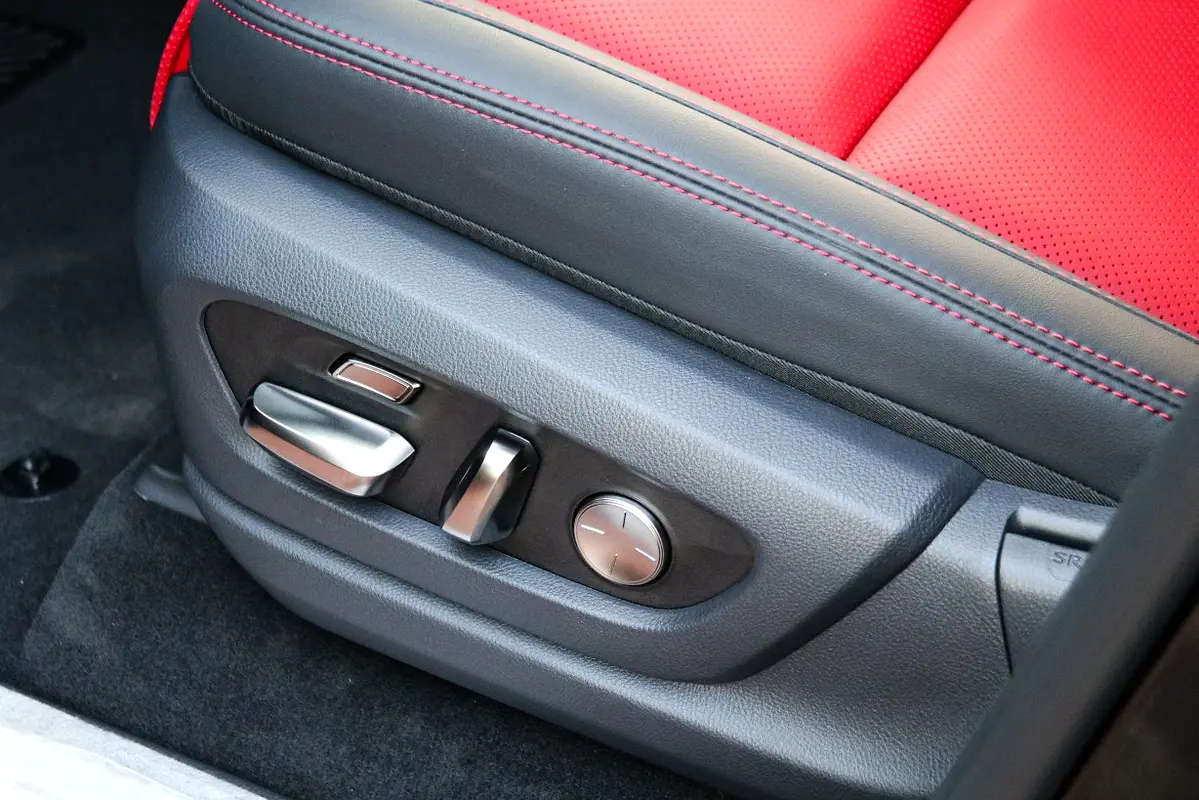 LEXUS LX-Series LX 700h F-Sport 2026 - photo 9 - Import Émirats | International Cars