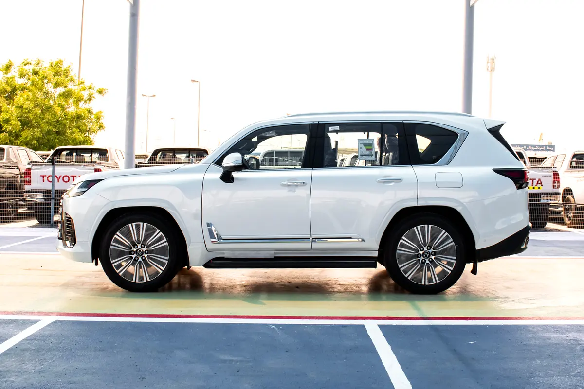 LEXUS LX-Series LX 700h Signature 2026 - photo 4 - Import Émirats | International Cars