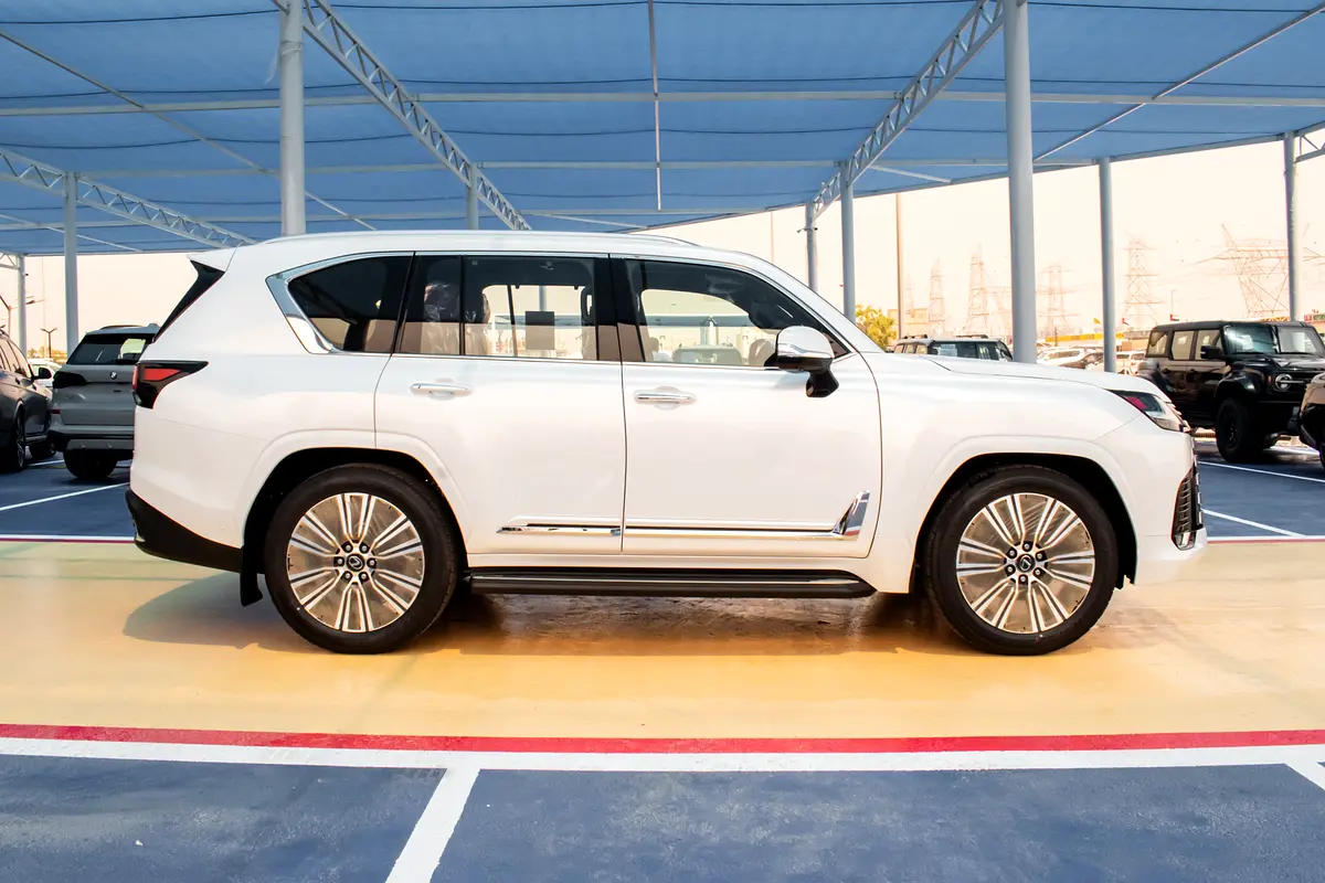 LEXUS LX-Series LX 700h Signature 2026 - photo 5 - Import Émirats | International Cars