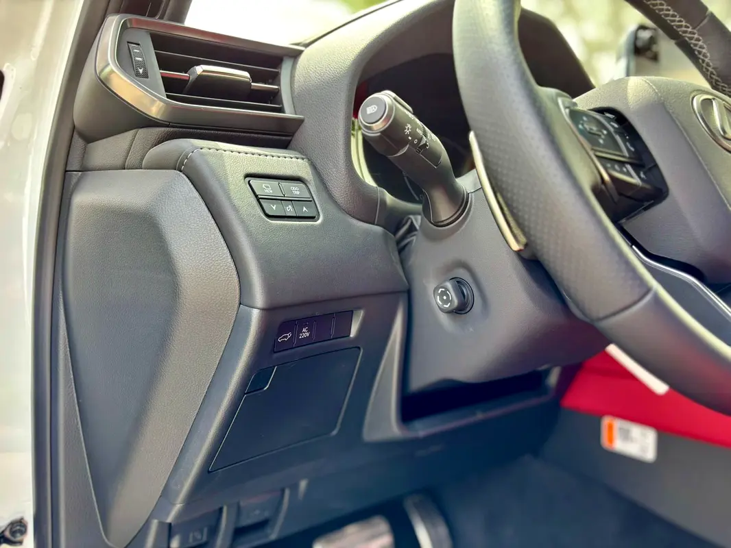 LEXUS LX-Series LX 700h F-Sport 2025 - photo 12 - Import Émirats | International Cars