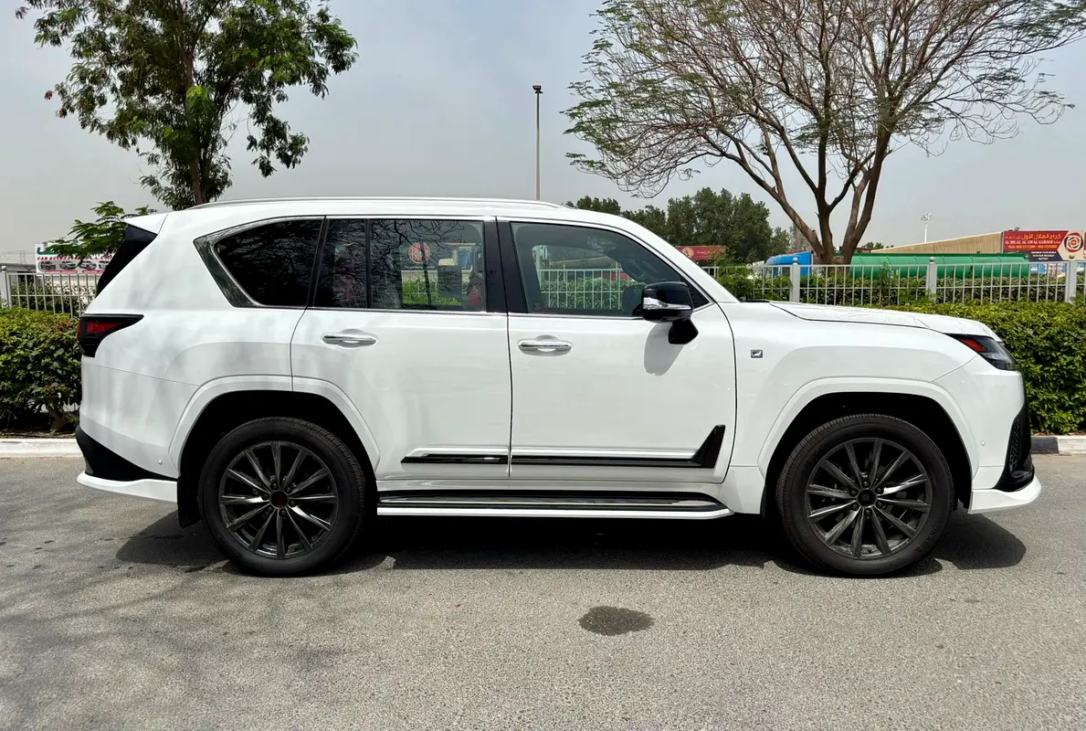 LEXUS LX-Series LX 700h F-Sport 2025 - photo 2 - Import Émirats | International Cars