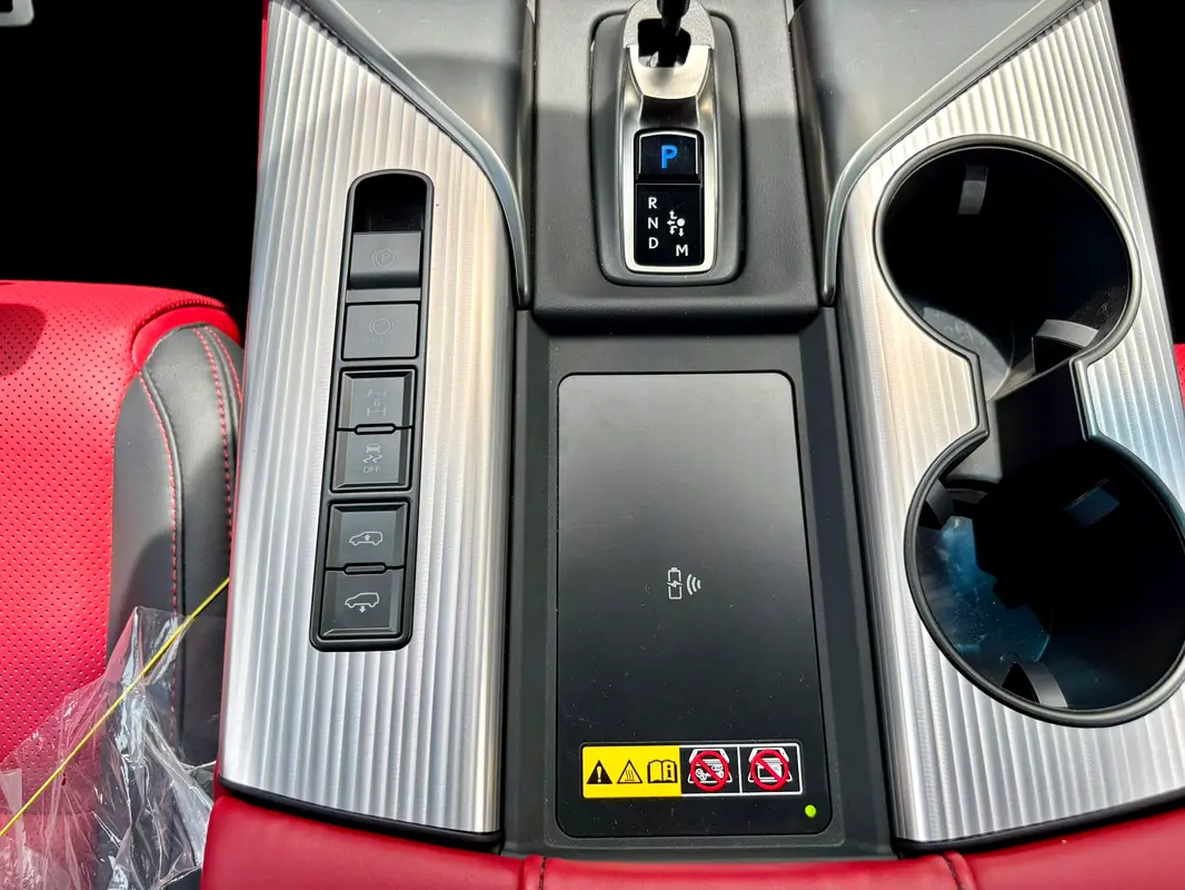 LEXUS LX-Series LX 700h F-Sport 2025 - photo 9 - Import Émirats | International Cars