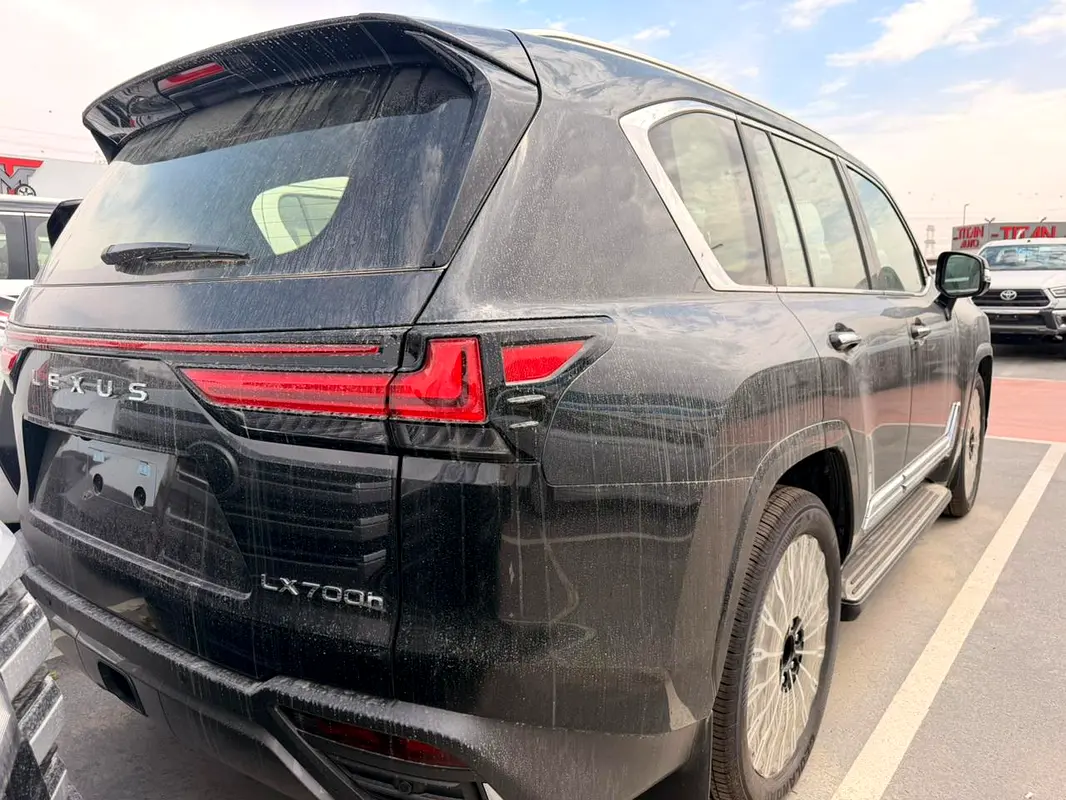 LEXUS LX-Series LX 700h VIP 2026 - photo 4 - Import Émirats | International Cars